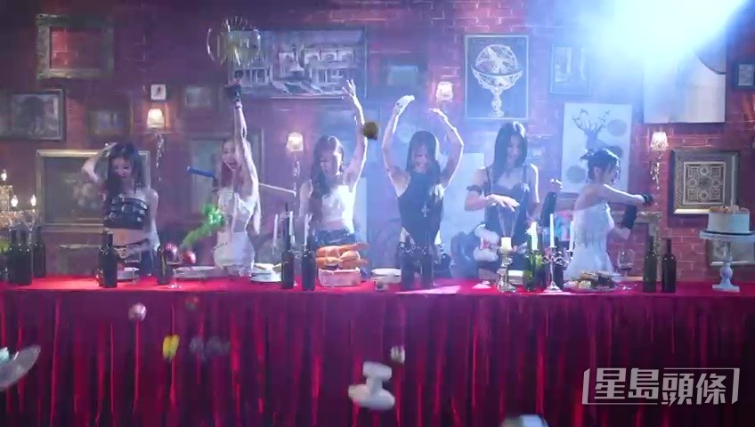 六位「美少女」大玩特玩。 六位「美少女」大玩特玩。