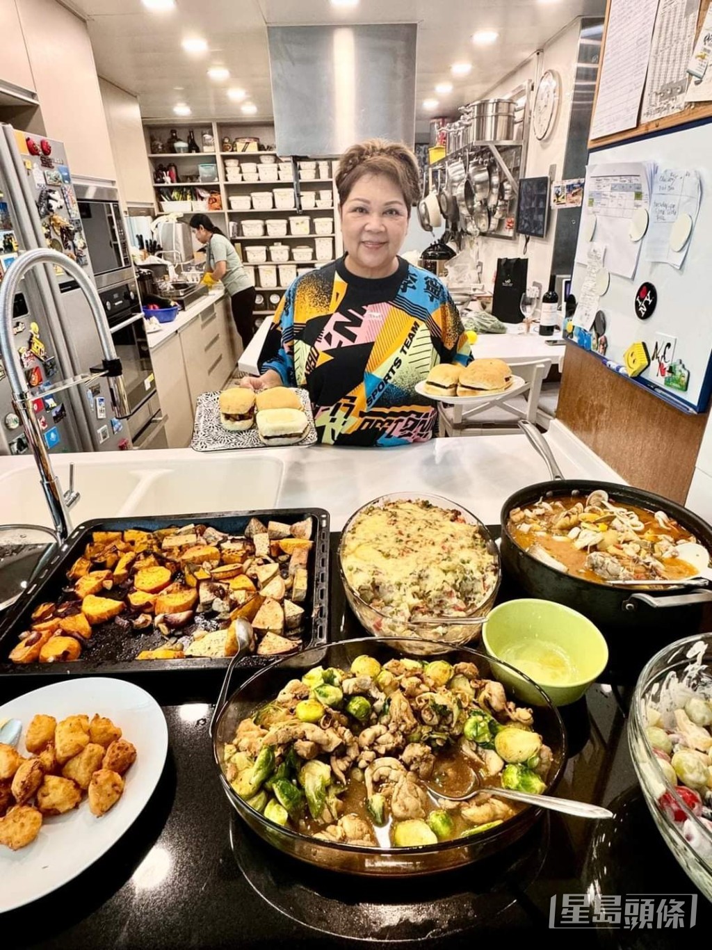 肥媽在中秋節下廚為家人煮大餐。