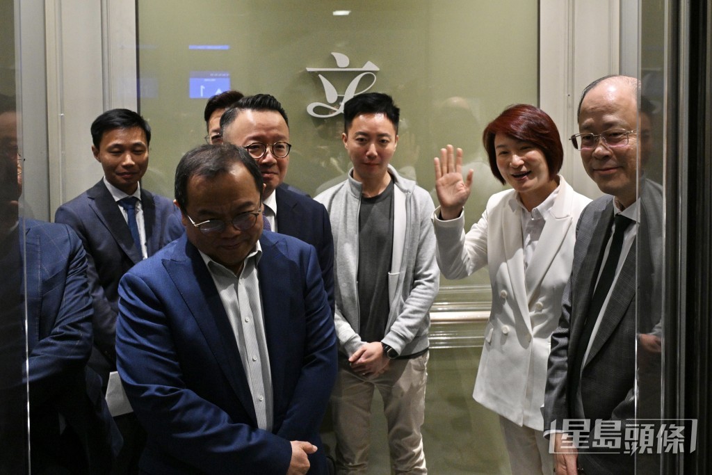 李慧琼（右二）未正面回應角逐大主席傳聞。