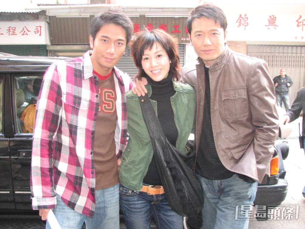 吳卓羲（左）與梁靖琪合作《歲月風雲》。