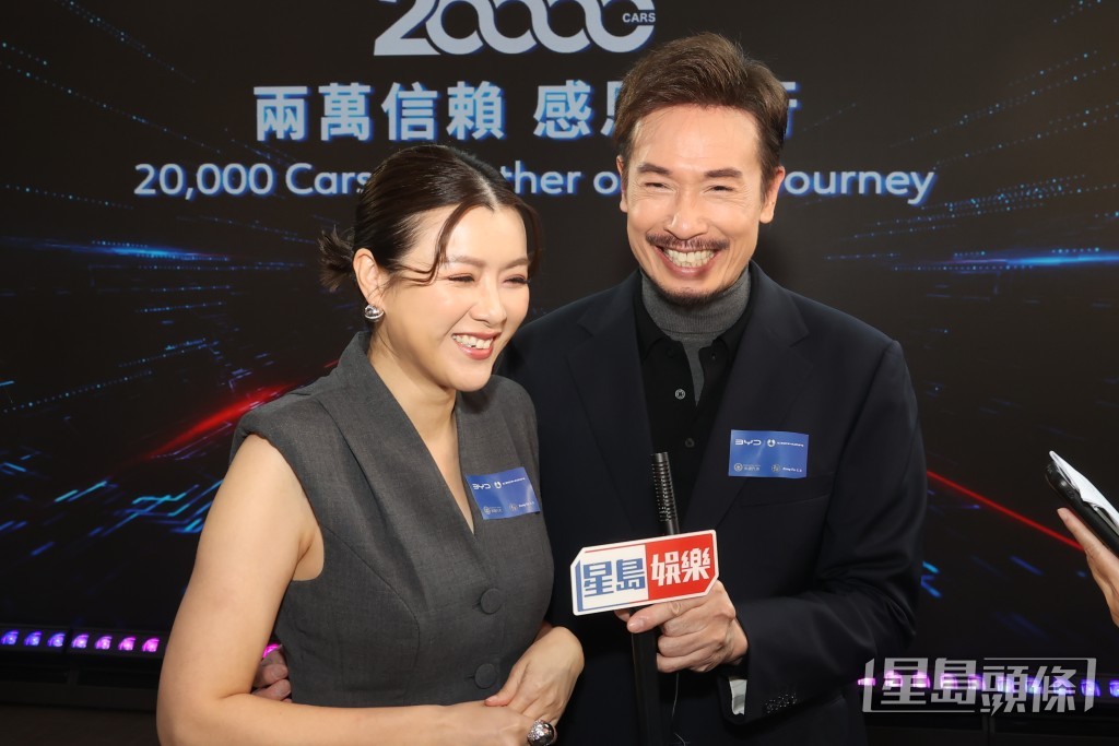 陳豪攬實太太，陳茵媺手臂巧妙擋住凸肚。