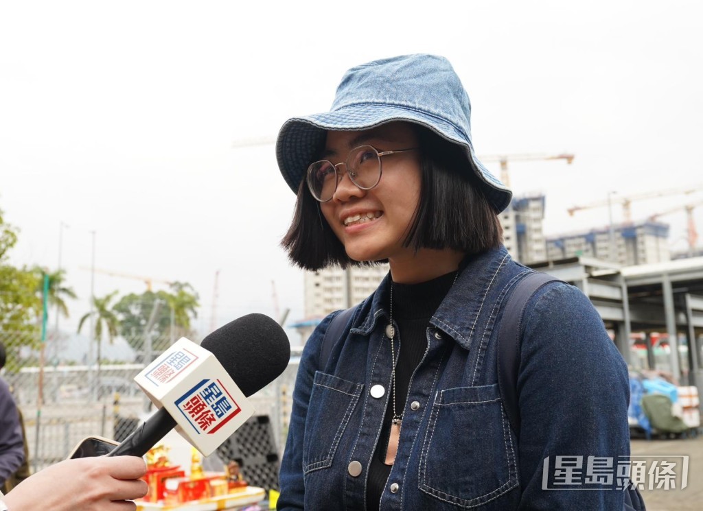 首次到訪的余同學得知市集最後一天營業。 首次到訪的余同學得知市集最後一天營業。