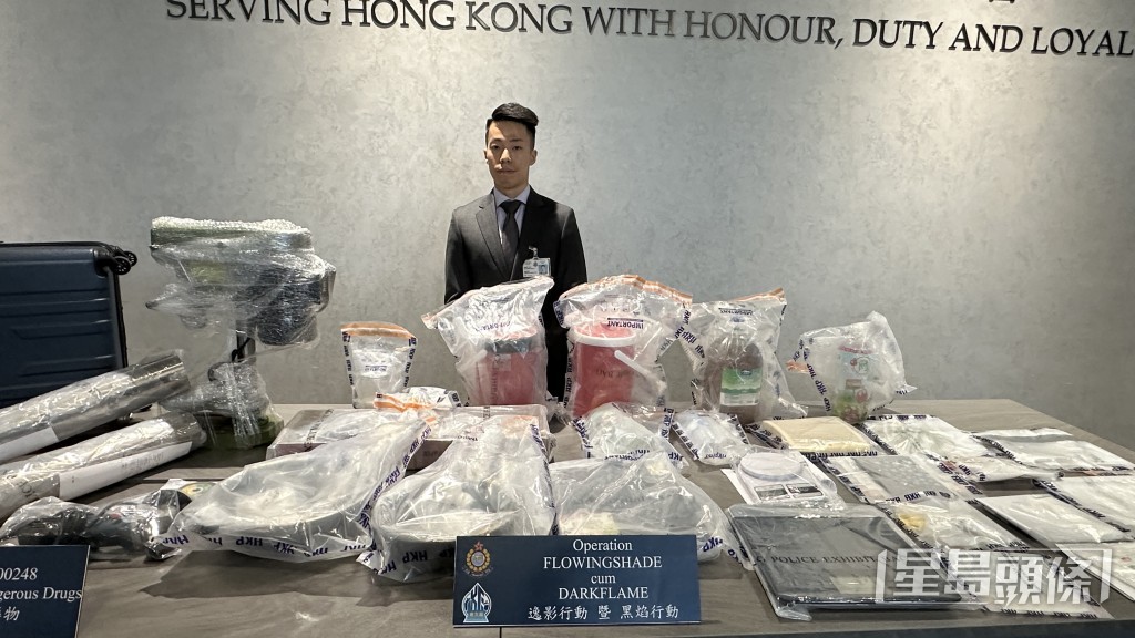 東九龍總區刑事部署理總督察周嘉潤講述案情。劉漢權攝 東九龍總區刑事部署理總督察周嘉潤講述案情。劉漢權攝