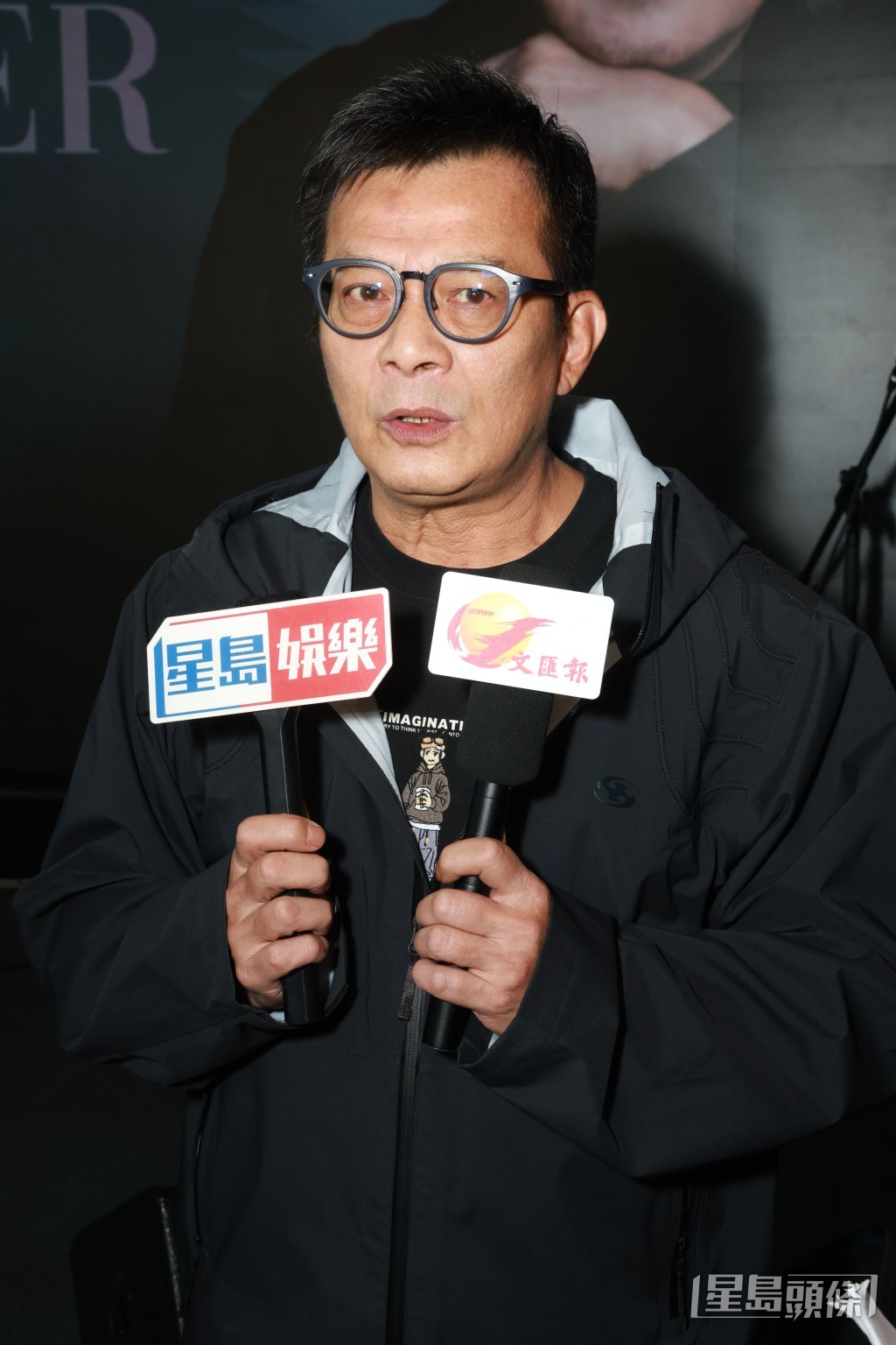 黃日華透露香港明星足球隊捐百萬支援重建。