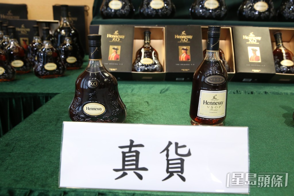 正貨酒樽上有透明的樽身標記。劉漢權攝