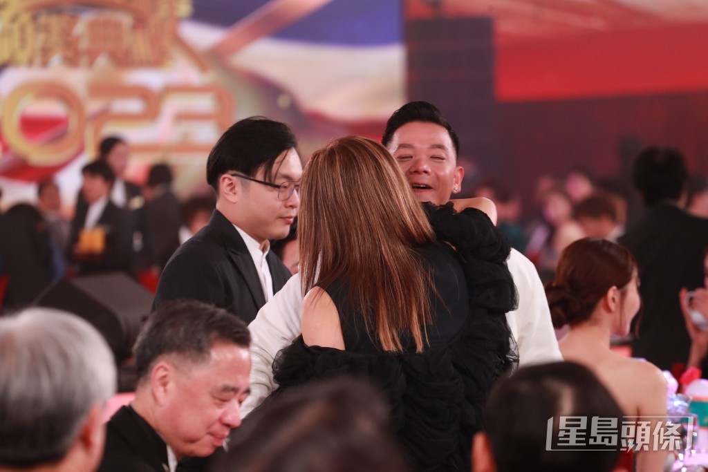 林子善得獎，當然要去多謝高層樂易玲。