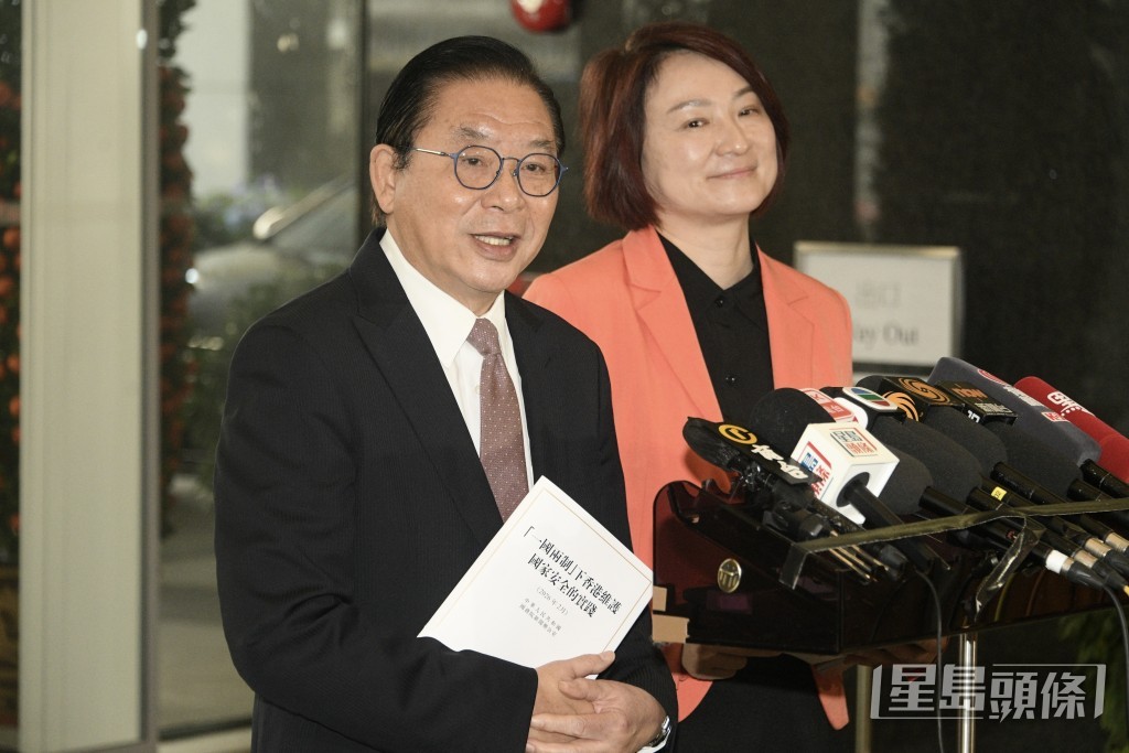行政会议成员林健锋（左）、立法会主席李慧琼（右）。