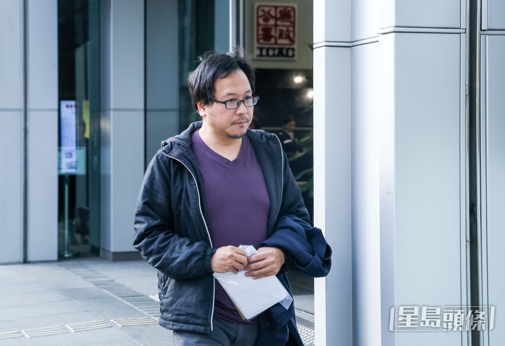 宏福苑現法團主席徐滿柑下午離開廉署總部。何家豪攝