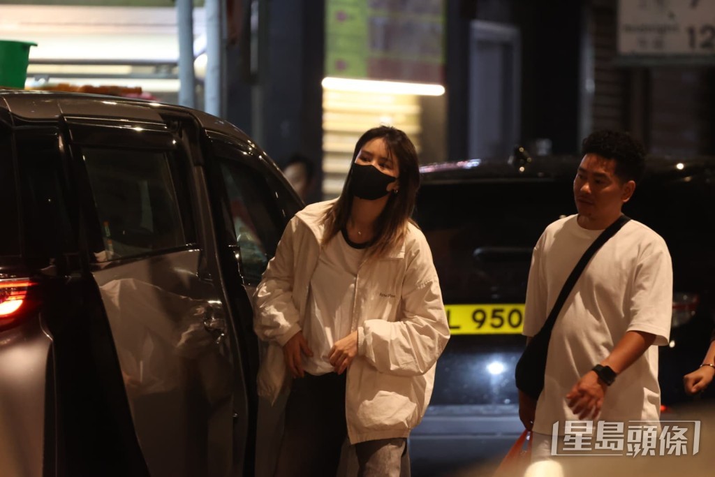 張馨月和老公爭取見面時間。 張馨月和老公爭取見面時間。