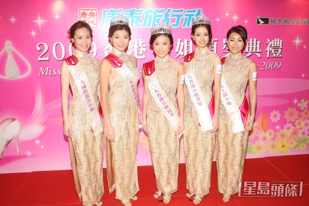 袁嘉敏2009年選港姐獲最上鏡小姐,入行前是陳可辛秘書。 袁嘉敏2009年選港姐獲最上鏡小姐,入行前是陳可辛秘書。