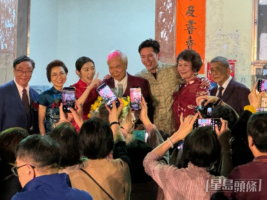 做麥明詩及盛勁為圍村婚宴表演嘉賓。