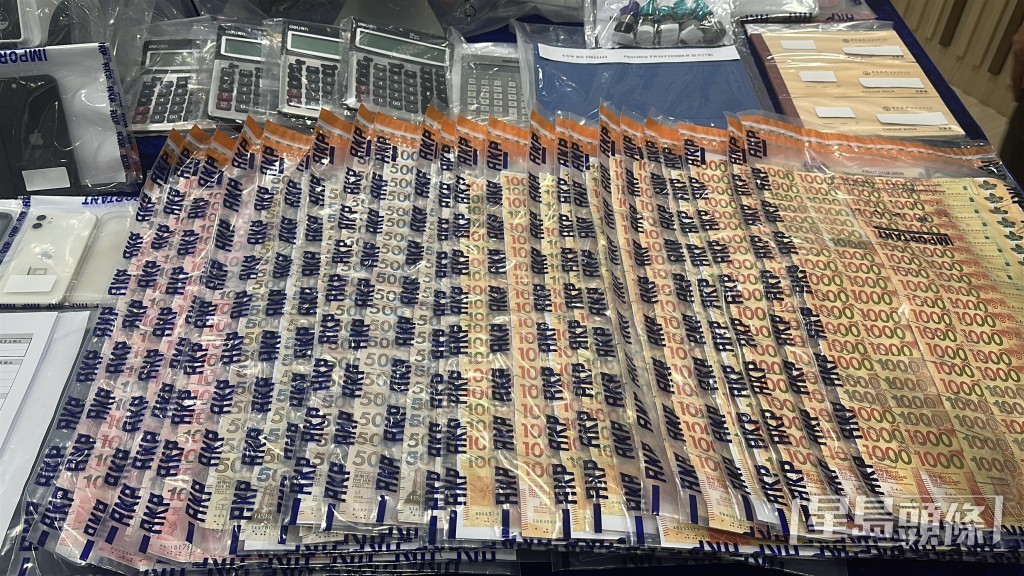 行動中檢獲大批現金。劉漢權攝 行動中檢獲大批現金。劉漢權攝