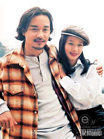 後二人在合作《愛情故事》飾演情侶,感情升溫開始拍拖。(東周刊圖片) 後二人在合作《愛情故事》飾演情侶,感情升溫開始拍拖。(東周刊圖片)