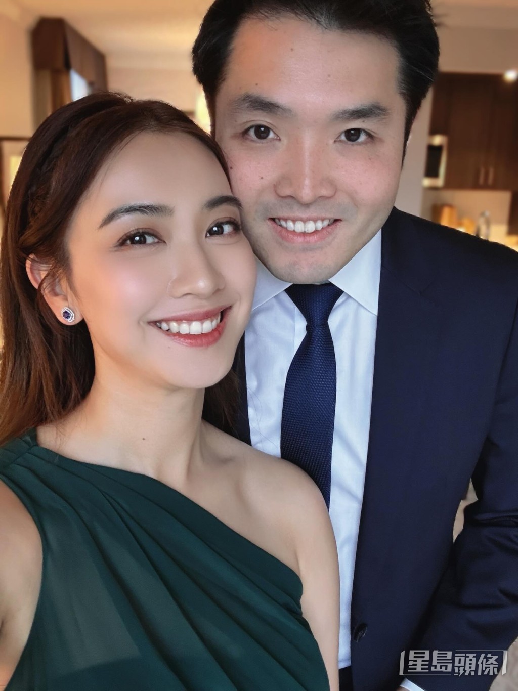 朱千雪与老公十分甜蜜。