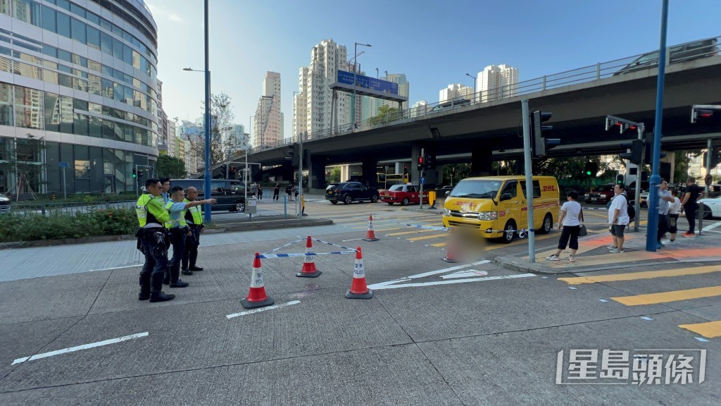 現場為勵業街及觀塘道交界。 現場為勵業街及觀塘道交界。