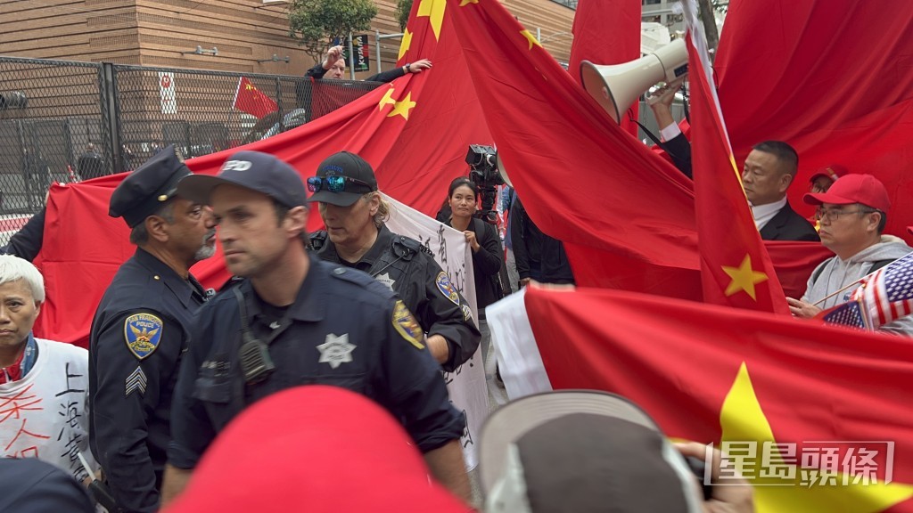 酒店外亦有其他团体批评省政府腐败。郭咏欣摄