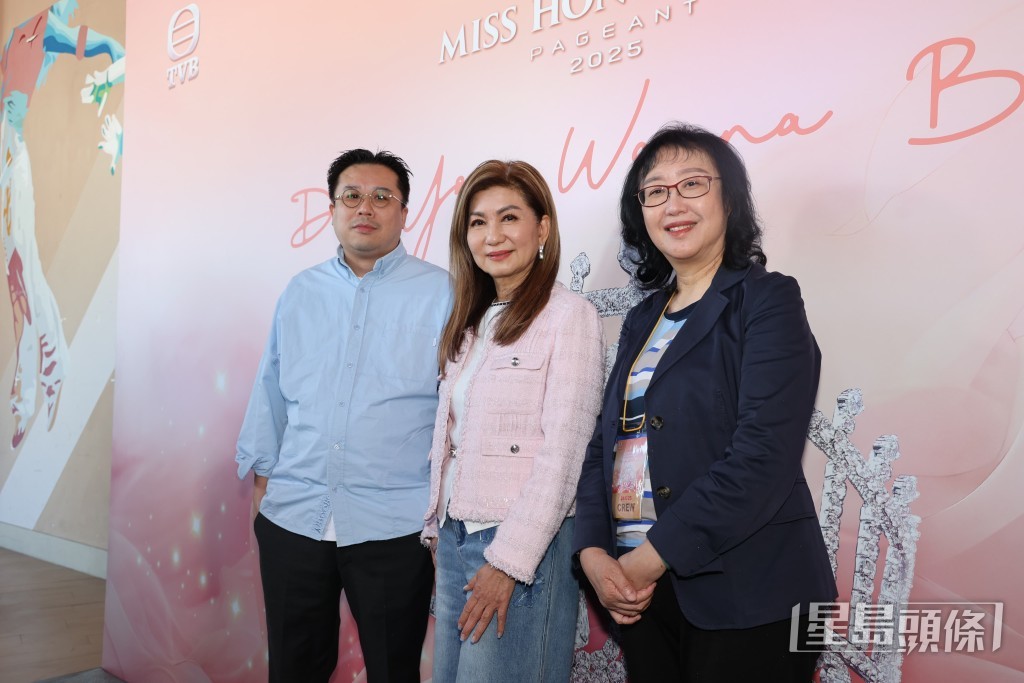TVB高層樂易玲、何小慧與《2025香港小姐競選》監製晴朗在面試活動後見傳媒。