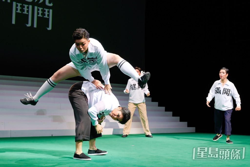 演員投入預演。