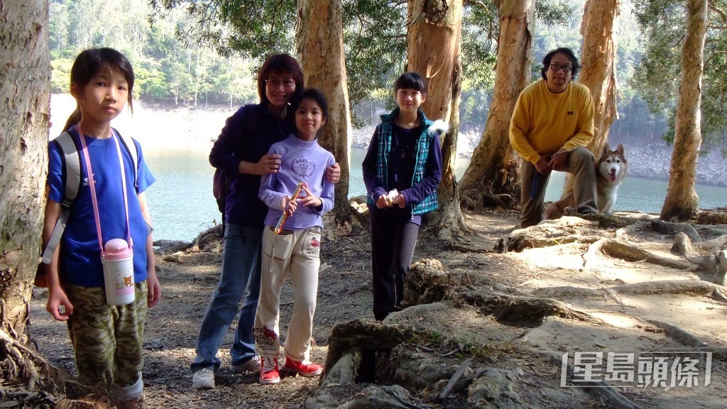 林超榮與太太屈穎妍育有三名女兒。  ​