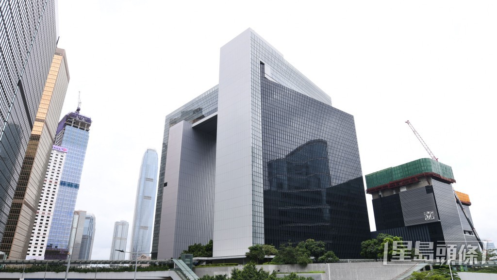 林定國表示,充分理解白皮書,能更有信心、更有理有節地講好香港維護國安的故事,並更全面準確地履行相關責任。 林定國表示,充分理解白皮書,能更有信心、更有理有節地講好香港維護國安的故事,並更全面準確地履行相關責任。
