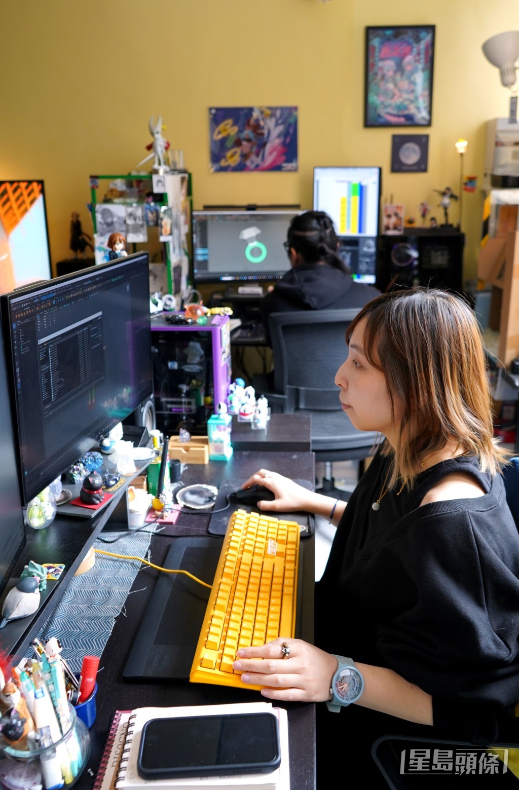 二人在工作室埋首工作，計劃再參與相關動畫計劃。