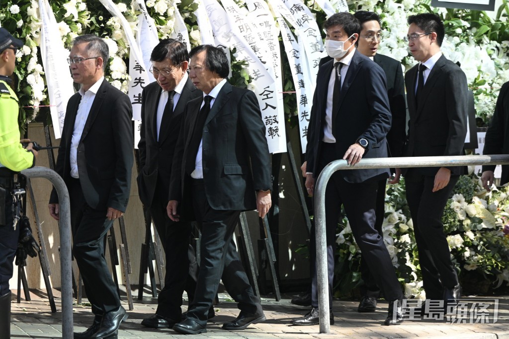 新鴻基地產董事局主席兼董事總經理郭炳聯、現任資深董事郭炳江、執董郭基煇及郭基泓亦到場。 新鴻基地產董事局主席兼董事總經理郭炳聯、現任資深董事郭炳江、執董郭基煇及郭基泓亦到場。