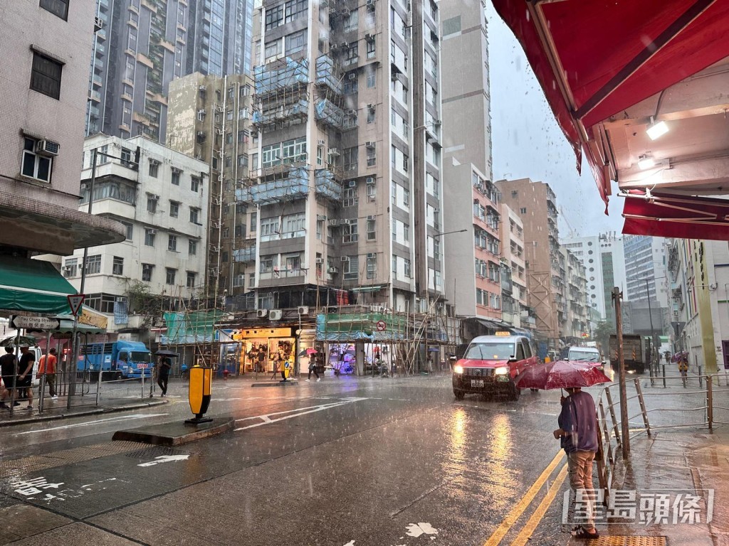 土瓜灣一帶亦有大雨。黃鈺鈞攝 土瓜灣一帶亦有大雨。黃鈺鈞攝