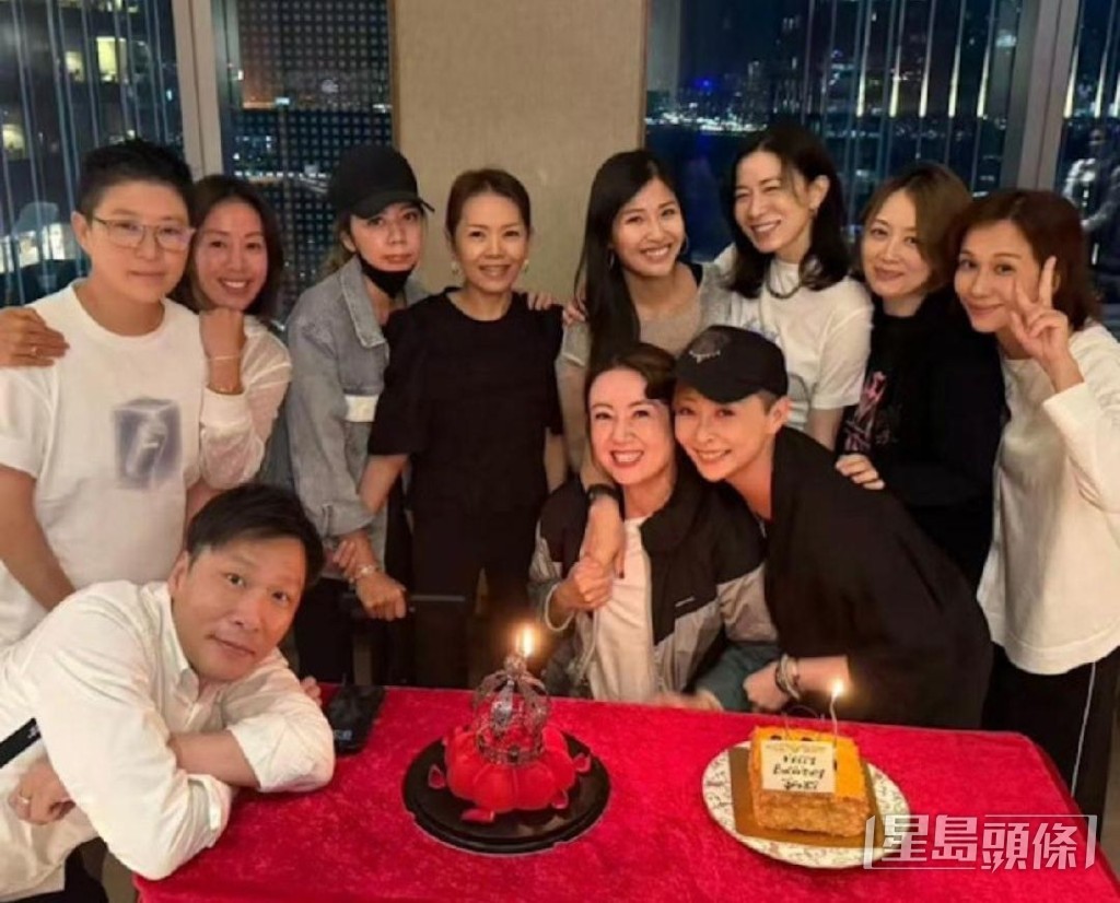 之前「七魔女」聚會為周家蔚慶祝生日。