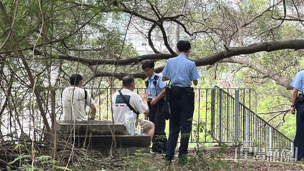 警員到場調查。劉漢權攝 警員到場調查。劉漢權攝