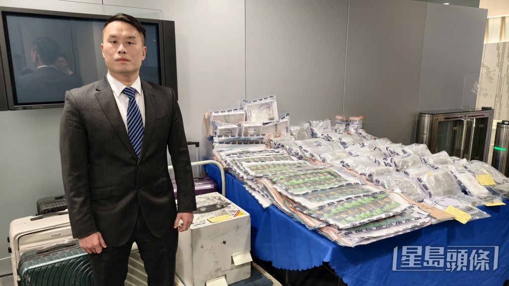 警方展示所得證物。黃文威攝