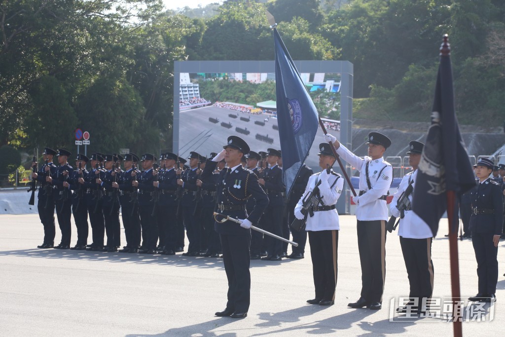今日(25日)舉行警隊結業會操。劉漢權攝