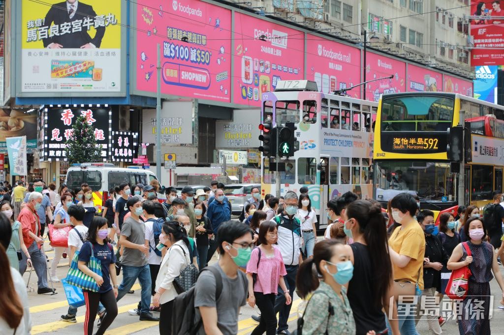 本港約有36萬名外傭,協助港人家庭照顧老幼,並打理家務。 本港約有36萬名外傭,協助港人家庭照顧老幼,並打理家務。