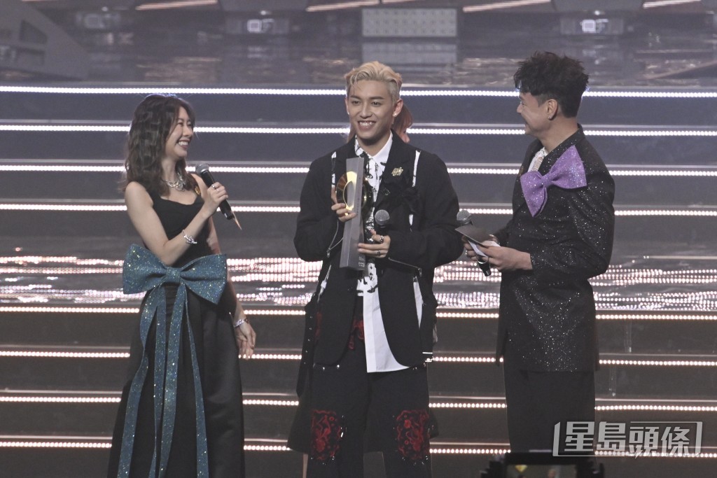 MC張天賦不斷獲獎，再奪「最優秀流行男歌手」，以及憑《世一》獲得全球華人至尊金曲獎，連奪兩個大獎。