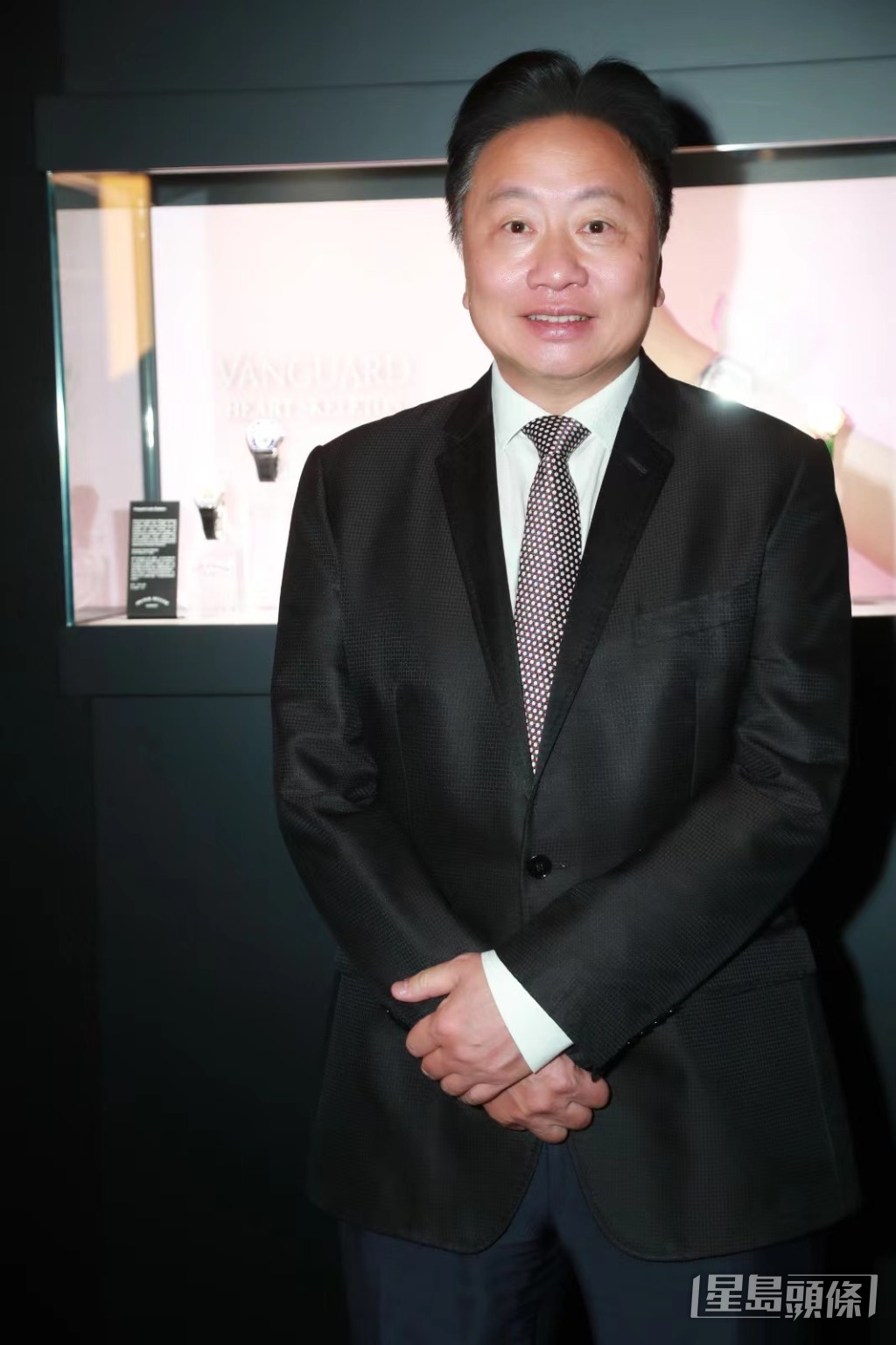 邓生又乐观地说挨了3年已算满意,之后圣诞时节应该会较好,但也要看国际环境情况。 邓生又乐观地说挨了3年已算满意,之后圣诞时节应该会较好,但也要看国际环境情况。