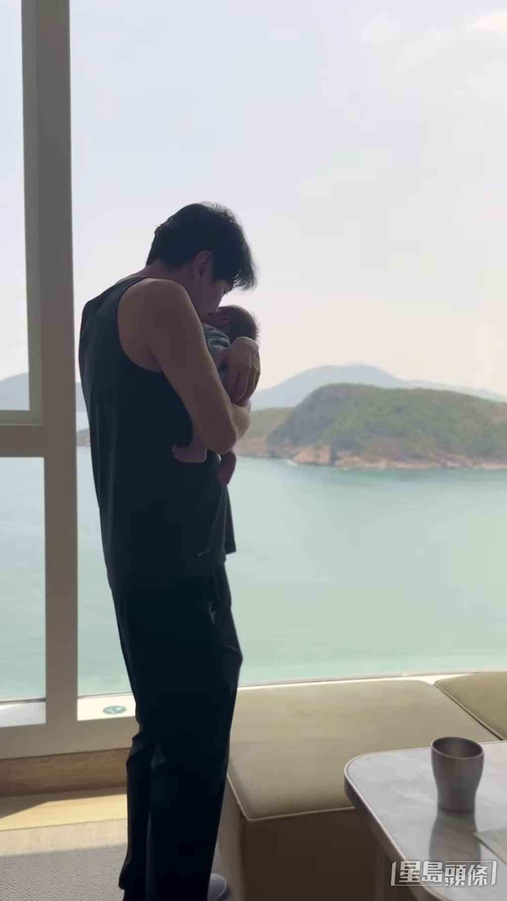 蕭正楠盡顯父愛。 蕭正楠盡顯父愛。