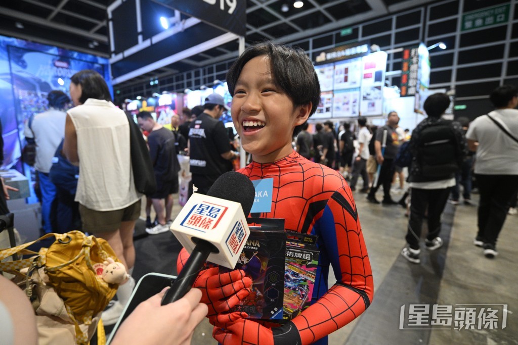 11歲的何同學身著蜘蛛俠的服飾到場。 11歲的何同學身著蜘蛛俠的服飾到場。