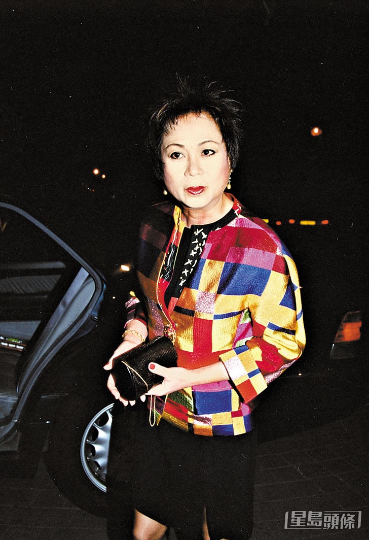 陈仪馨80年代与大马富商杨肃斌拍拖一年结婚。