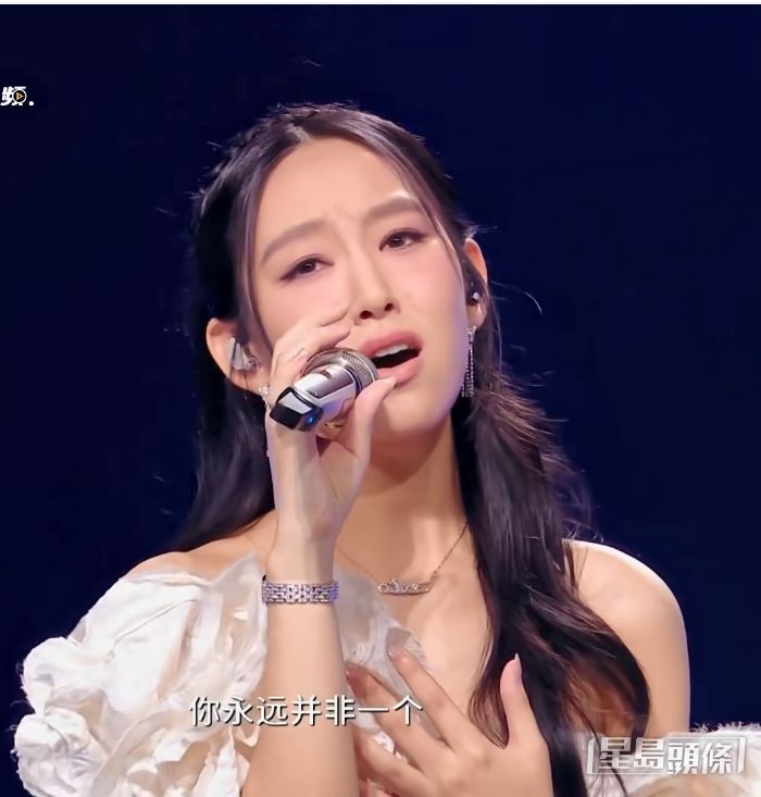 AGA當年曾公開大讚Gigi「百年難得一見，很有個性」。