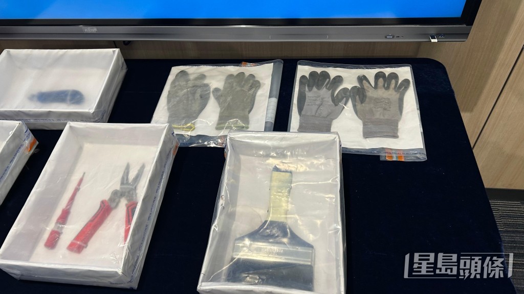 行動中檢獲的裝修工具。蔡楚輝攝 行動中檢獲的裝修工具。蔡楚輝攝