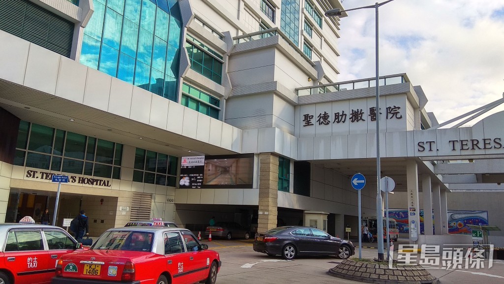 聖德肋撒醫院(法國醫院)去年7月發生冷氣機故障,當中有手術室現冷凝水,更有冷凝水「滴在病人身上」。 聖德肋撒醫院(法國醫院)去年7月發生冷氣機故障,當中有手術室現冷凝水,更有冷凝水「滴在病人身上」。
