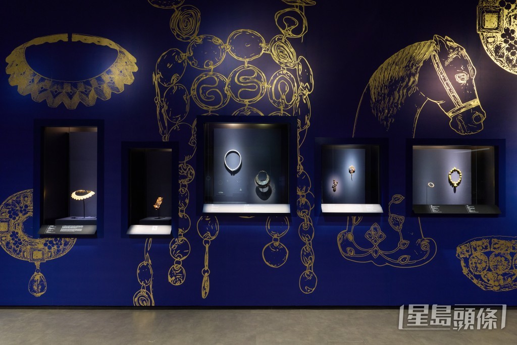 香港設計師及藝術家陳幼堅為本次展覽的平面設計提供藝術指導