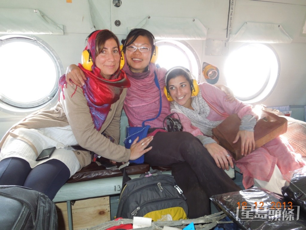 刘晓静在阿富汗霍斯特与无国界医生的同事合影。