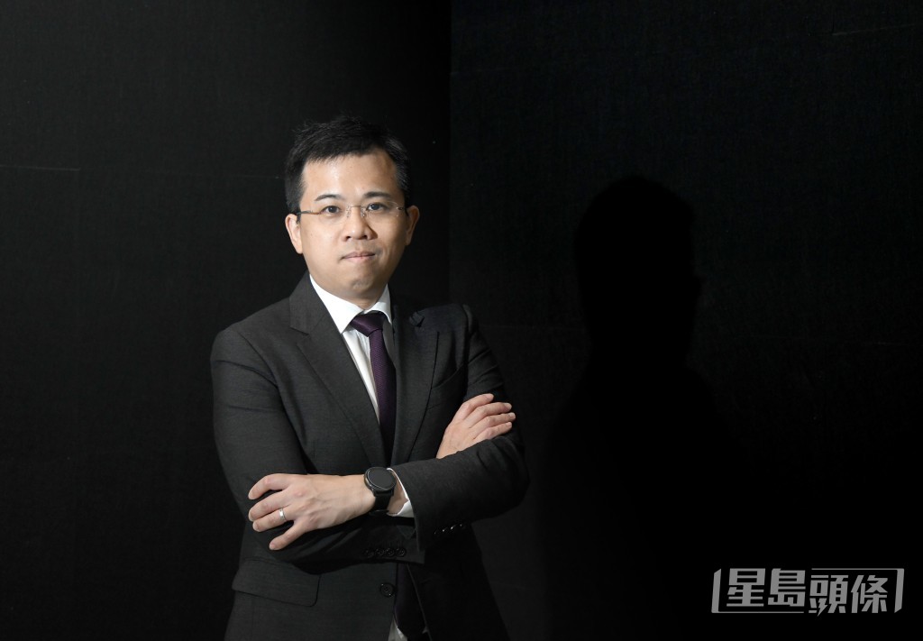 何启聪离开投行两年，现时从事投资教育工作，希望借此改变散户理财及投资的方法，欢迎交流。  伍明辉 摄