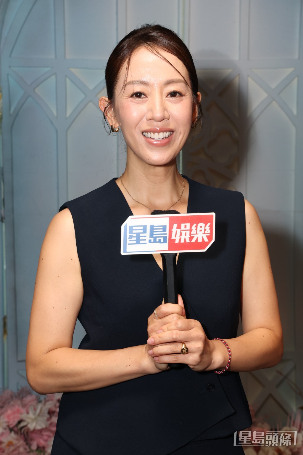 梁靖琪聽聞馬來西亞的朋友透露「夾中指」救了老婆一命，因此相信「夾中指」可以驅鬼。