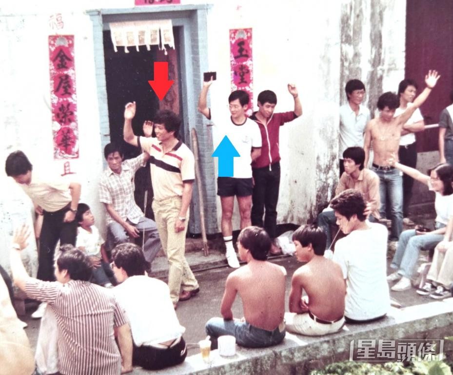 陳一華牧師(藍箭咀示)曾擔任沙羅洞村男子戒毒村導師,與已戒除毒癮的陳慎芝(紅箭咀示)推動福音戒毒。 陳一華牧師(藍箭咀示)曾擔任沙羅洞村男子戒毒村導師,與已戒除毒癮的陳慎芝(紅箭咀示)推動福音戒毒。