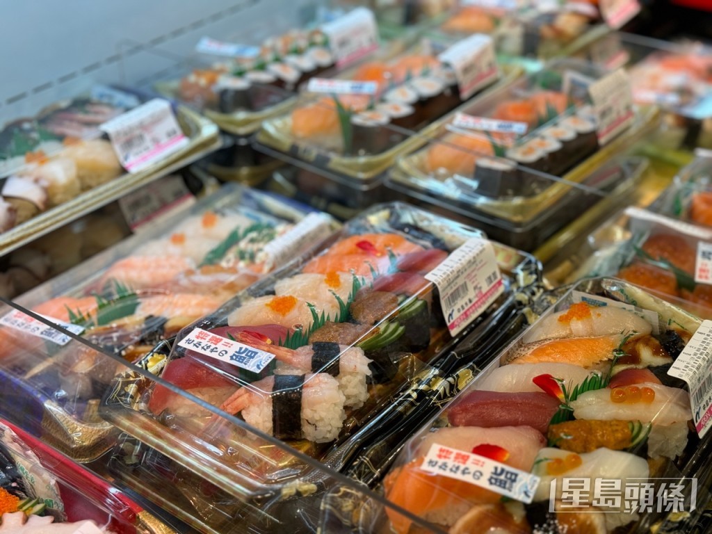 另一日式大型連鎖超市的壽司則只提供外賣，不設堂食。陳俊豪攝