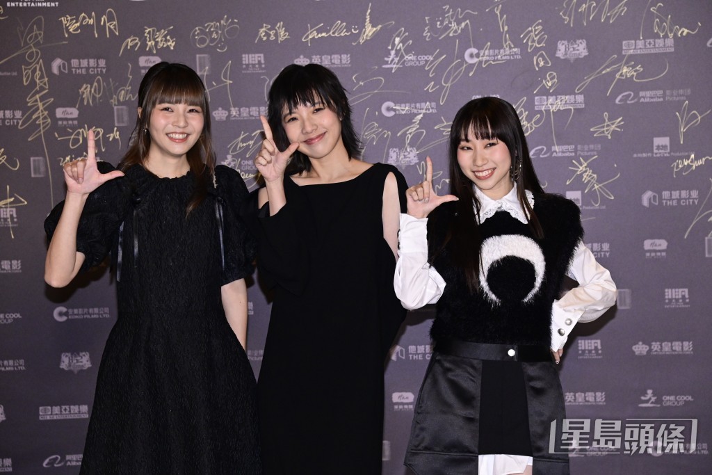 (左起)吳冰、鍾雪瑩、麗英 (左起)吳冰、鍾雪瑩、麗英