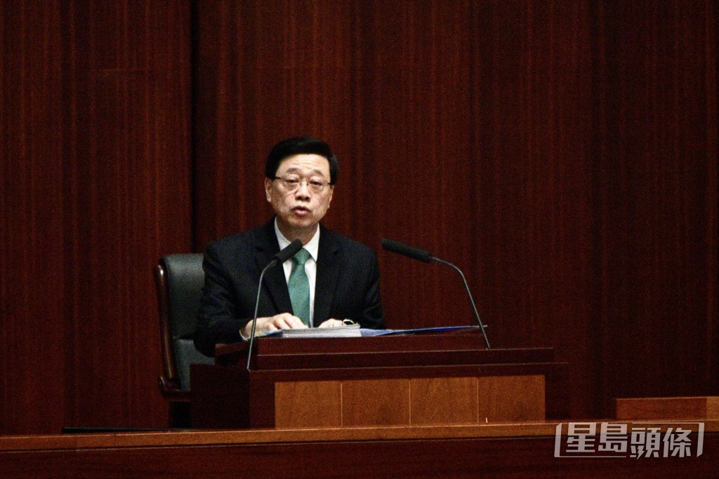 立法會會議，行政長官發表施政報告。盧江球攝