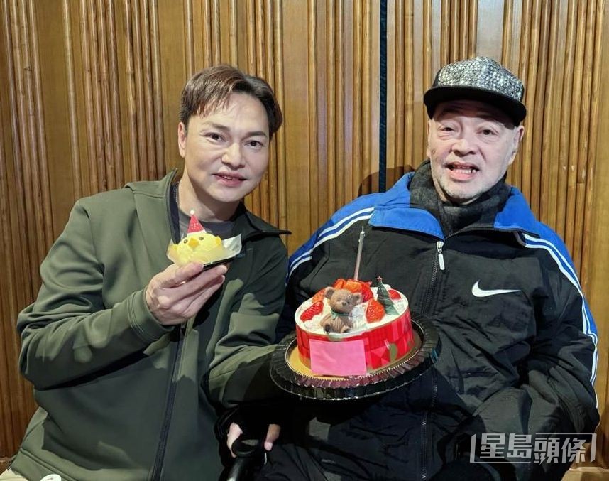 方俊特地開網上直播音樂節目唱好歌,頭炮由張偉文做嘉賓,兼為他慶生。 方俊特地開網上直播音樂節目唱好歌,頭炮由張偉文做嘉賓,兼為他慶生。