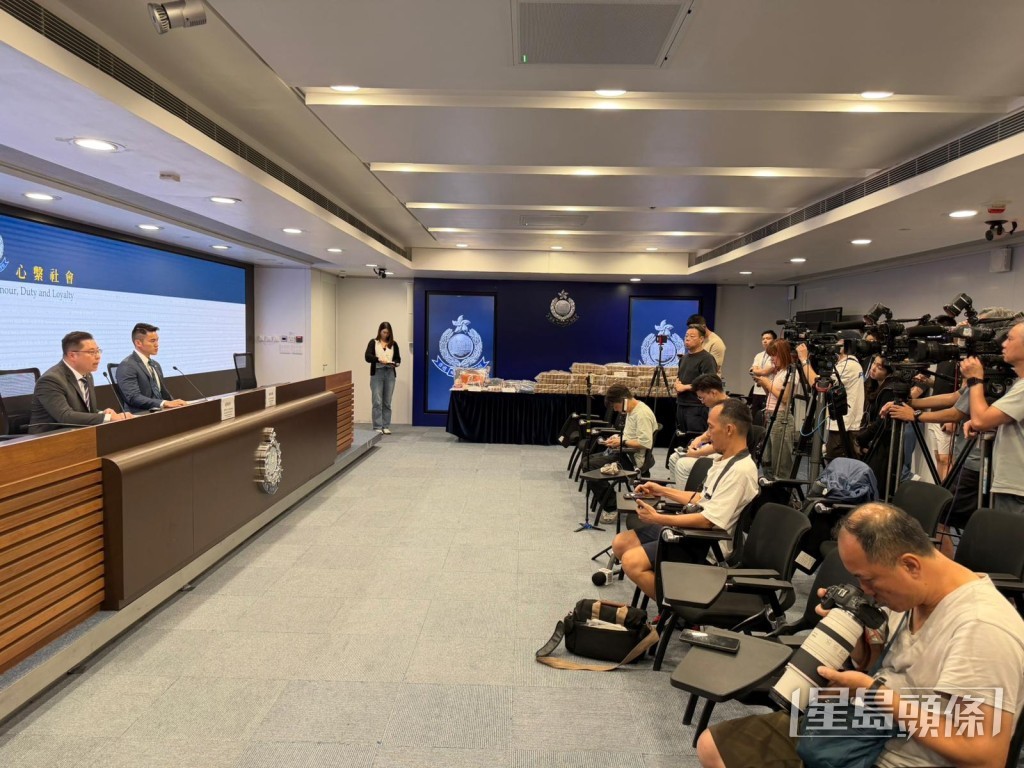 警方見記者交代案情。曾志恆攝
